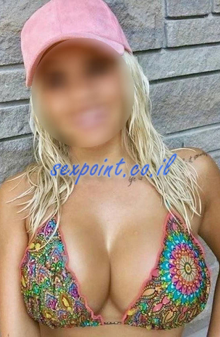צמיחה נמוכה עם שדיים יפים מזמין