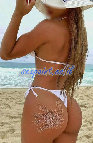 צמיחה נמוכה עם שדיים יפים מזמין
