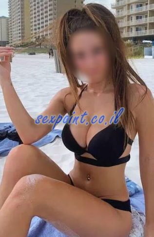 צמיחה נמוכה עם שדיים יפים מזמין