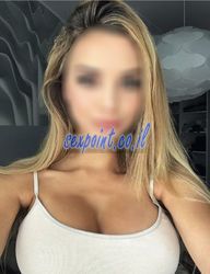 בהיר עם השפתיים, מעסה אותם