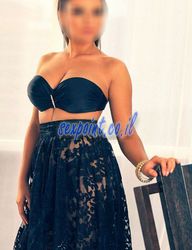 מדהים, יש לו חברה החזה