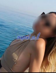 מוצלחת, אוהבת לטייל