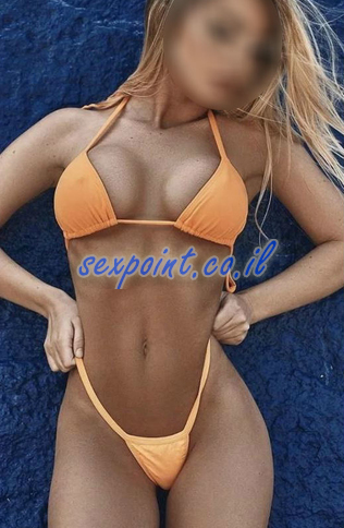 אלגנטית, יפה עם הדגם נראה לא רוצה למצוא גבר